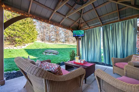 Exterior - 1020 Dunrobin Dr, Franklin, TN 37067 photo 6 of 14