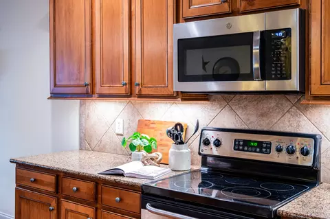 Kitchen - 1020 Dunrobin Dr, Franklin, TN 37067 photo 2 of 5