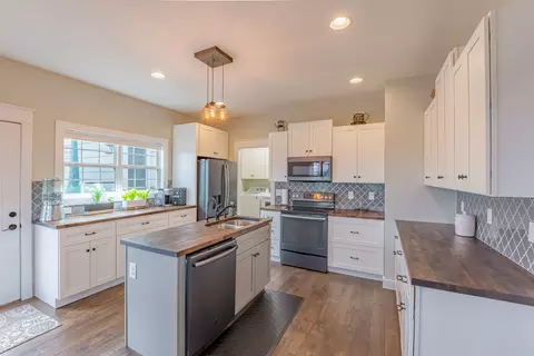 Kitchen - 467 Williams St, Decherd, TN 37324 photo 1 of 6