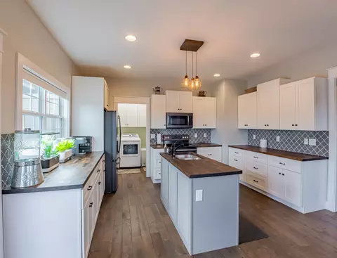 Kitchen - 467 Williams St, Decherd, TN 37324 photo 2 of 6