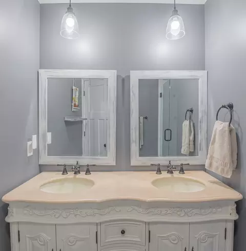 Bath - 467 Williams St, Decherd, TN 37324 photo 6 of 6