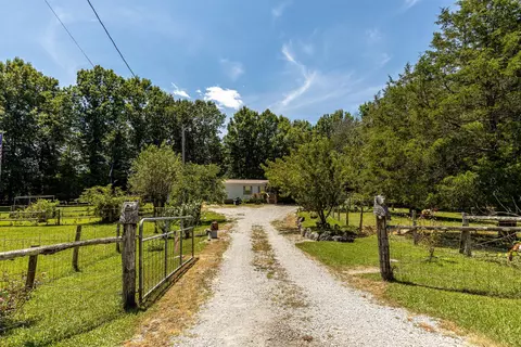 2812 Bolton Rd, Columbia, TN 38401
