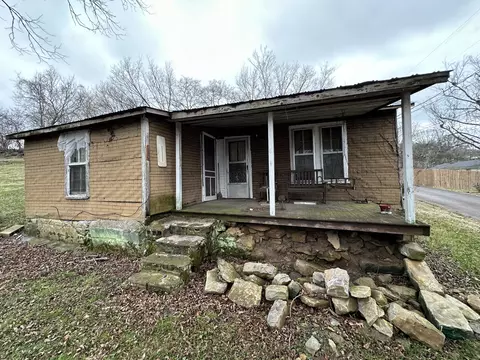 135 Phillips St, Pulaski, TN 38478 photo 1