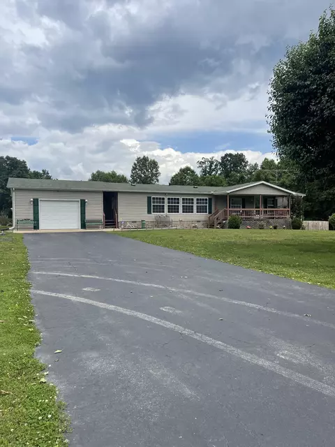 715 Pointe Ln, Lafayette, TN 37083