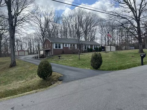 105 Brazzell Ave, Dickson, TN 37055