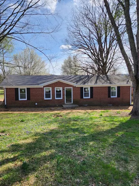 2221 Cherry Dr, Pulaski, TN 38478