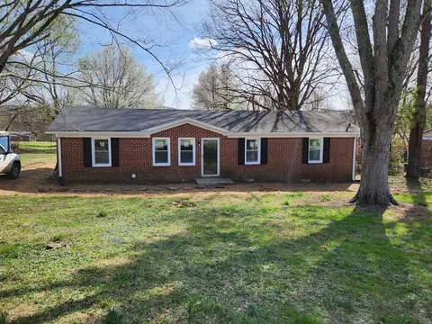 2221 Cherry Dr, Pulaski, TN 38478 photo 2