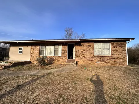 1023 Rebecca Dr, Burns, TN 37029