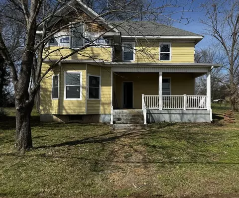220 Deller St, Lawrenceburg, TN 38464