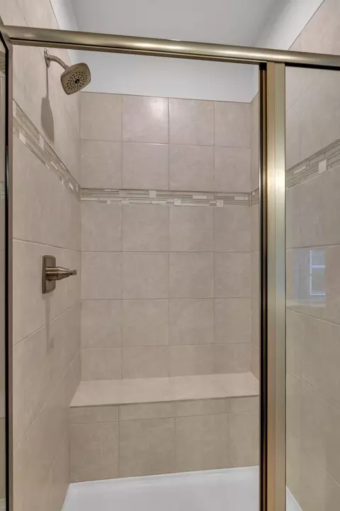 Bath - 3430 Darrell Dr, Murfreesboro, TN 37128 photo 6 of 7