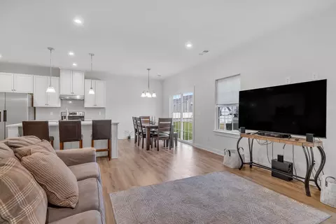Living - 3430 Darrell Dr, Murfreesboro, TN 37128 photo 6 of 14