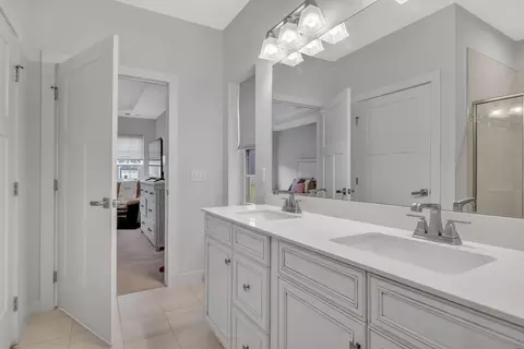 Bath - 3430 Darrell Dr, Murfreesboro, TN 37128 photo 2 of 7