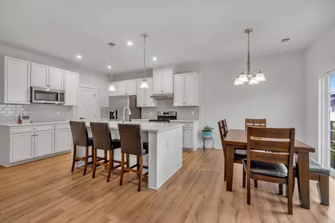 Dining - 3430 Darrell Dr, Murfreesboro, TN 37128 photo 2 of 2