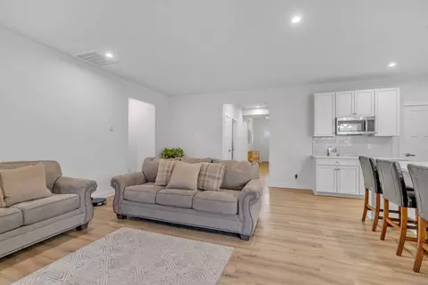 Living - 3430 Darrell Dr, Murfreesboro, TN 37128 photo 3 of 14