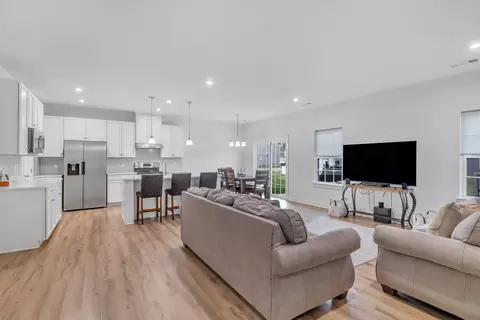 Living - 3430 Darrell Dr, Murfreesboro, TN 37128 photo 8 of 14