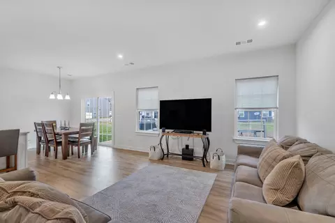 Living - 3430 Darrell Dr, Murfreesboro, TN 37128 photo 7 of 14