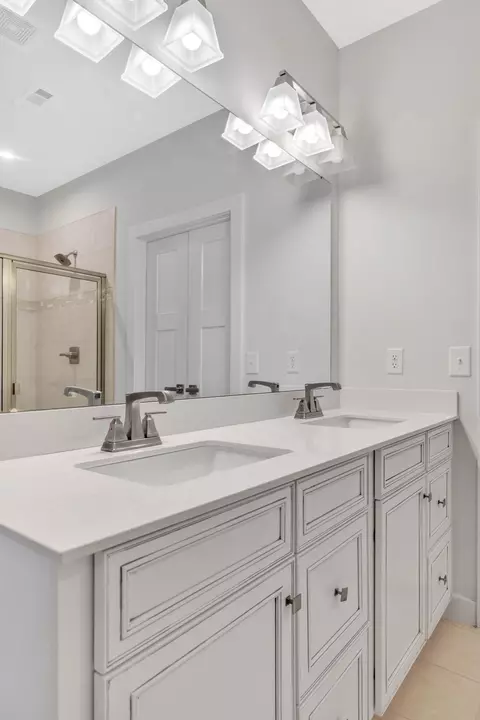 Bath - 3430 Darrell Dr, Murfreesboro, TN 37128 photo 3 of 7