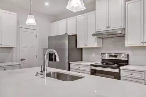 Kitchen - 3430 Darrell Dr, Murfreesboro, TN 37128 photo 3 of 8