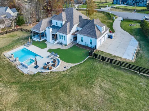 7215 Prairie Falcon Dr, Arrington, TN 37014