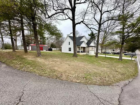401 Luther Rd, Dickson, TN 37055