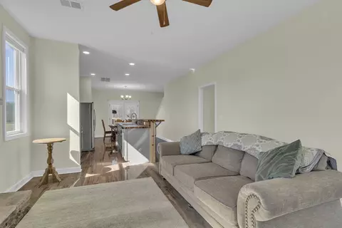 Living - 897 Mount Vernon Rd, Bethpage, TN 37022 photo 3 of 3