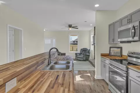 Kitchen - 897 Mount Vernon Rd, Bethpage, TN 37022 photo 3 of 5