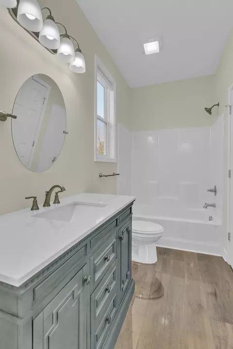 Bath - 897 Mount Vernon Rd, Bethpage, TN 37022 photo 2 of 4