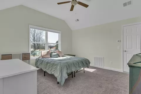 Bedroom - 897 Mount Vernon Rd, Bethpage, TN 37022 photo 2 of 3