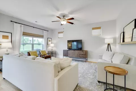 Living - 5001 Gracious Dr, Franklin, TN 37064 photo 1 of 2