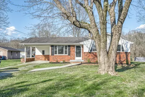 208 Green Acres Dr, Smithville, TN 37166