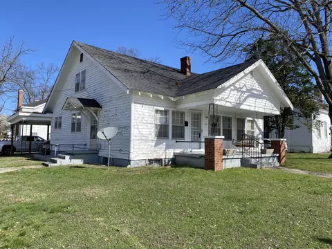 208 3rd Ave NW, Winchester, TN 37398