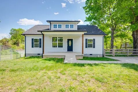 609 N Charlotte St, Dickson, TN 37055