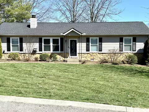 100 Valley Dr, Hendersonville, TN 37075