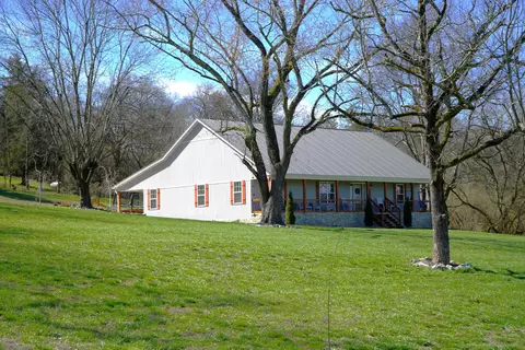 5 Sawyer Rd, Fayetteville, TN 37334