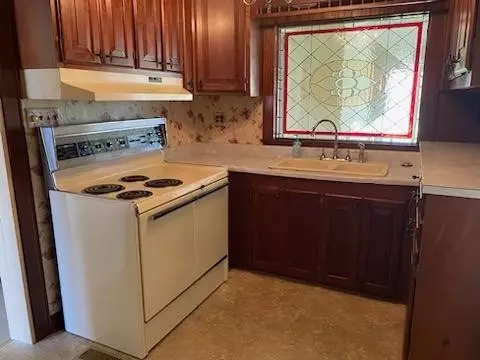 Kitchen - 414 Spring St, Guthrie, KY 42234 photo 1 of 2