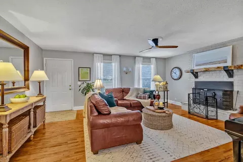 Living - 560 Foxfire Ct, Murfreesboro, TN 37129 photo 6 of 14