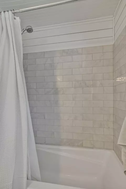 Bath - 560 Foxfire Ct, Murfreesboro, TN 37129 photo 3 of 7