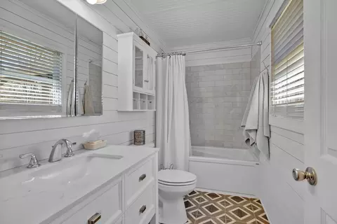 Bath - 560 Foxfire Ct, Murfreesboro, TN 37129 photo 1 of 7