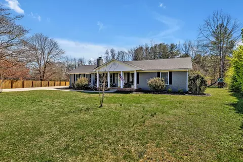 Exterior - 560 Foxfire Ct, Murfreesboro, TN 37129 photo 3 of 14