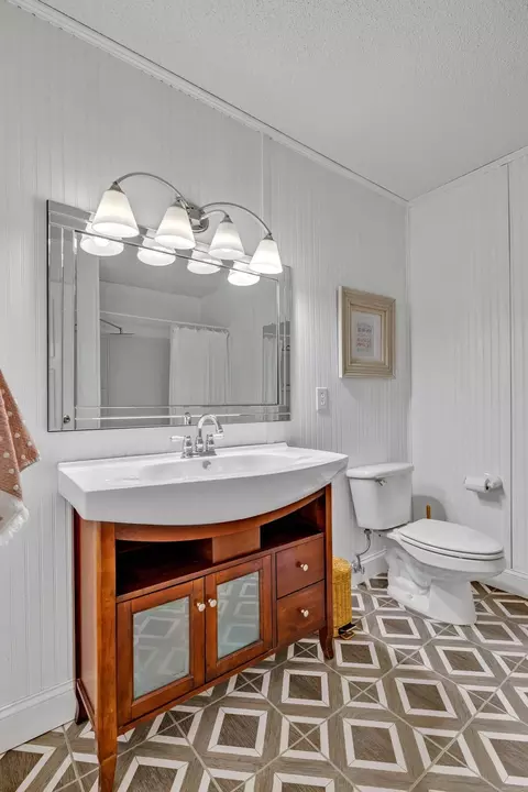 Bath - 560 Foxfire Ct, Murfreesboro, TN 37129 photo 6 of 7