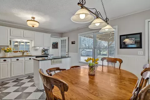 Dining - 560 Foxfire Ct, Murfreesboro, TN 37129 photo 2 of 5