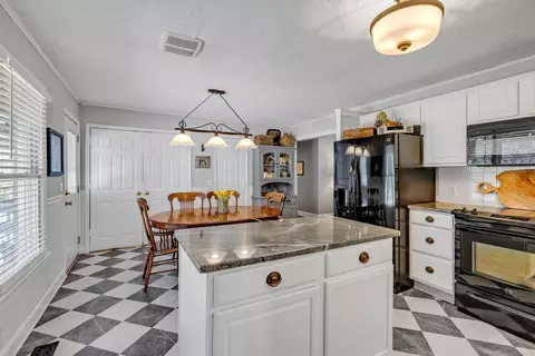 Kitchen - 560 Foxfire Ct, Murfreesboro, TN 37129 photo 7 of 7