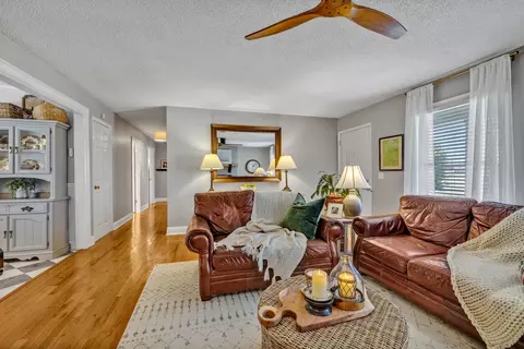 Living - 560 Foxfire Ct, Murfreesboro, TN 37129 photo 9 of 14