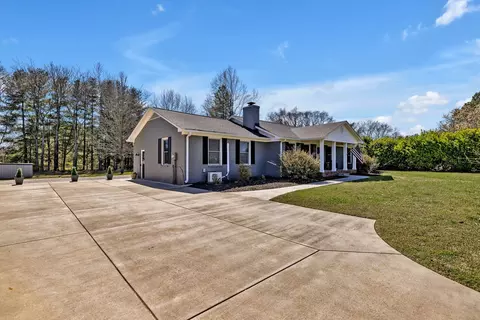 Exterior - 560 Foxfire Ct, Murfreesboro, TN 37129 photo 4 of 14