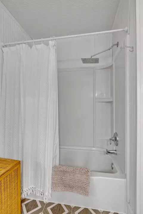 Bath - 560 Foxfire Ct, Murfreesboro, TN 37129 photo 7 of 7