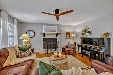 Living - 560 Foxfire Ct, Murfreesboro, TN 37129 photo 2 of 14