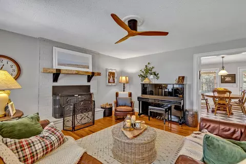 Living - 560 Foxfire Ct, Murfreesboro, TN 37129 photo 3 of 14