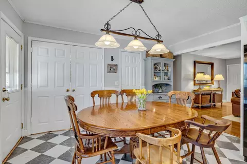 Dining - 560 Foxfire Ct, Murfreesboro, TN 37129 photo 4 of 5