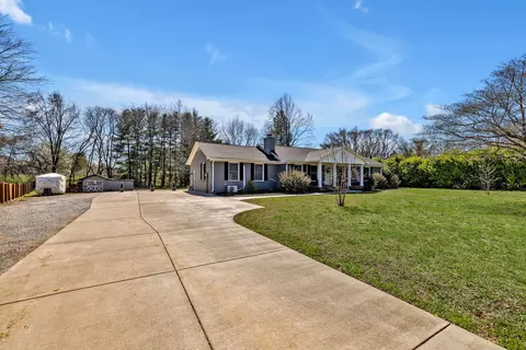 Exterior - 560 Foxfire Ct, Murfreesboro, TN 37129 photo 5 of 14