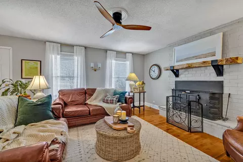 Living - 560 Foxfire Ct, Murfreesboro, TN 37129 photo 7 of 14